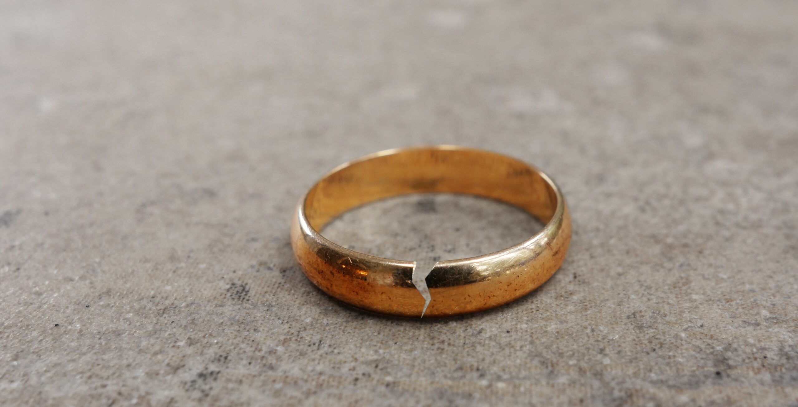Image of a single cracked wedding ring